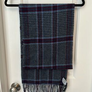 NEW - Men Tie Bar Lincoln Square Plaid Wool Scarf